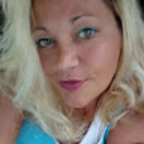 Meet your Posher, Becki - Picture 1 of 1